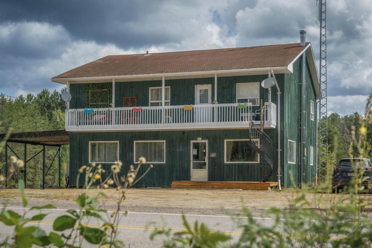 Le Refuge Du Repaire Villa Saint-Alexis-des-Monts Exterior photo